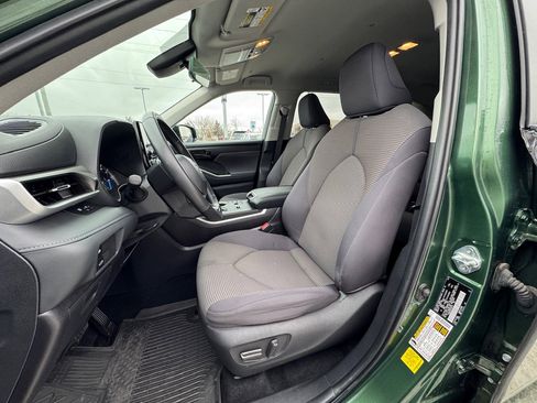 Used 2023 Toyota Highlander LE image 13