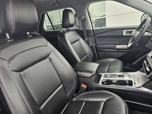 Used 2023 Ford Explorer XLT w/ Equipment Group 202A image 12