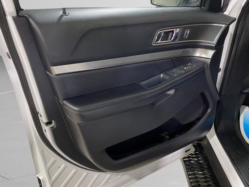 Used 2018 Ford Explorer XLT AWD/4WD image 20