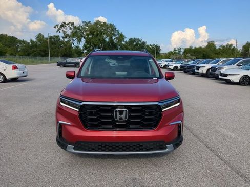 New 2025 Honda Pilot Touring image 3