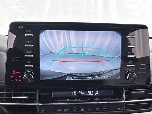 Used 2023 Toyota Sienna XSE image 27