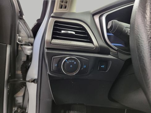 Used 2020 Ford Fusion SE FWD image 10