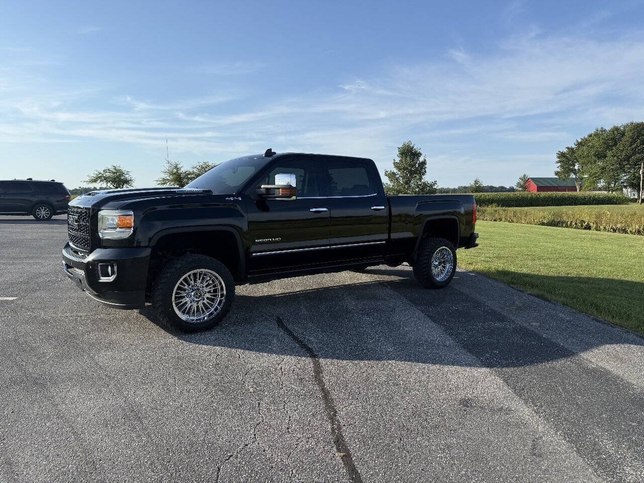 Used 2019 GMC Sierra 2500 SLT w/ Duramax Plus Package AWD/4WD image 10
