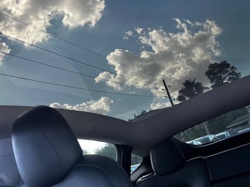 Used 2021 Tesla Model Y AWD image 29