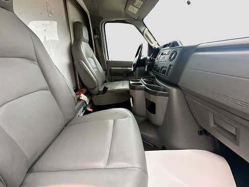Used 2017 Ford E-450 and Econoline 450 Super Duty RWD image 19