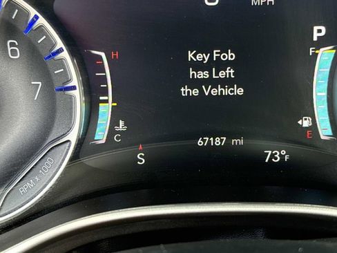 Used 2023 Chrysler Pacifica Touring-L FWD image 40