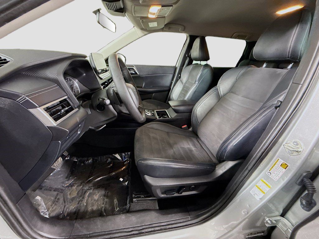 Used 2023 Mitsubishi Outlander SE FWD image 21