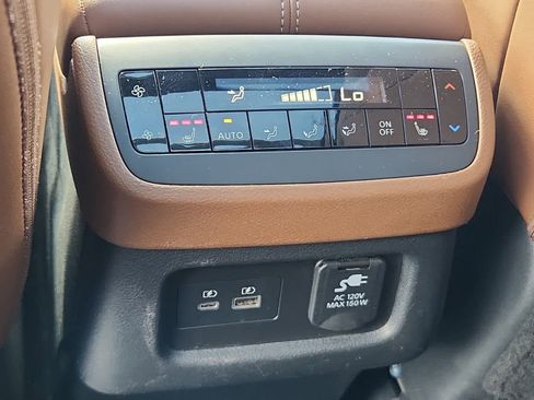 Used 2024 Nissan Pathfinder Platinum w/ Cargo Package image 9