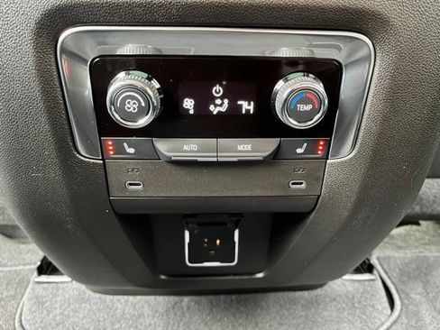 Used 2025 Chevrolet Tahoe High Country AWD/4WD image 23