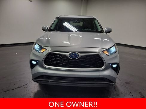 Used 2023 Toyota Highlander XLE AWD/4WD image 3
