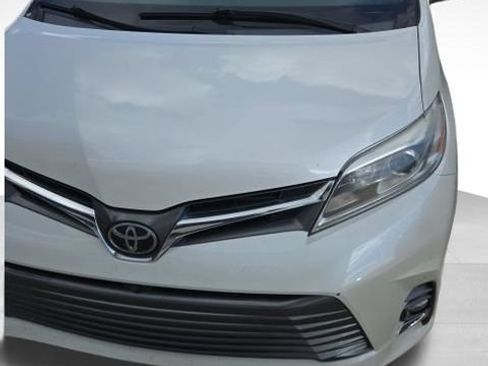 Used 2020 Toyota Sienna Limited Premium AWD/4WD image 3