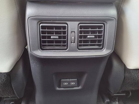 Used 2022 Toyota RAV4 Limited FWD image 17