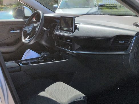 Certified 2023 Nissan Rogue SV image 32