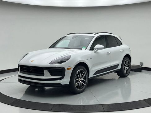 Certified 2025 Porsche Macan image 1