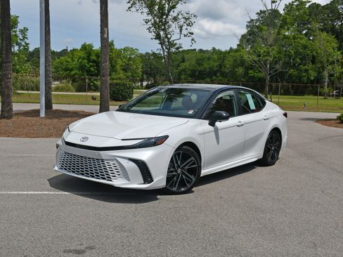 Used 2026 Toyota Camry XSE w/ Premium Plus Package FWD image 6