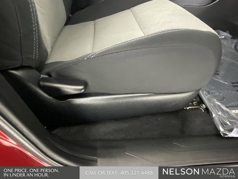 Used 2022 Toyota Tacoma TRD Sport w/ Technology Package image 29