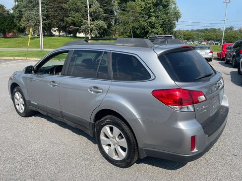 Used 2011 Subaru Outback 2.5i Limited w/ PWR Moonroof Pkg AWD/4WD image 14