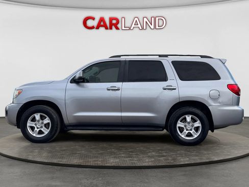 Used 2014 Toyota Sequoia SR5 RWD image 2