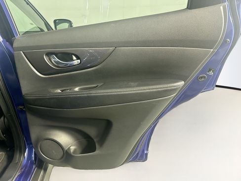 Used 2020 Nissan Rogue SV image 32