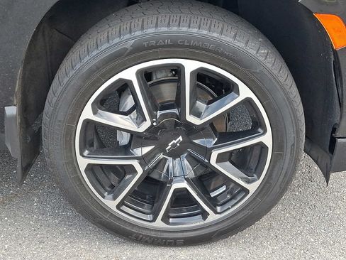 Used 2022 Chevrolet Suburban RST w/ Luxury Package AWD/4WD image 8