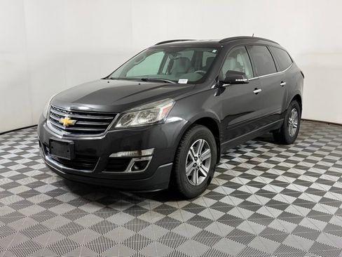 Used 2017 Chevrolet Traverse LT image 7