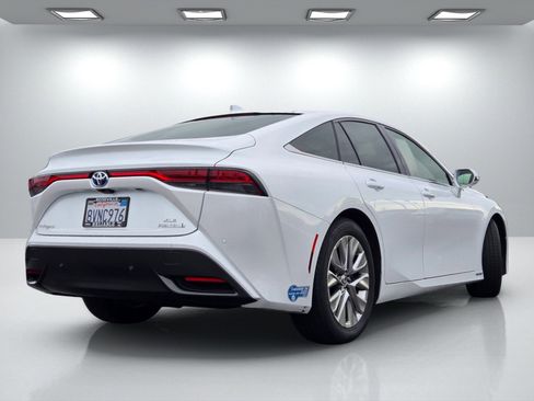 Used 2021 Toyota Mirai XLE w/ Advanced Technology Package image 4
