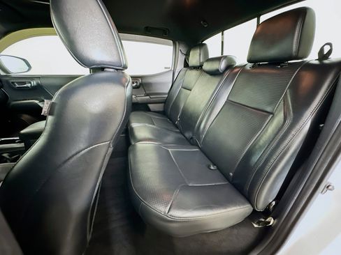 Used 2019 Toyota Tacoma TRD Sport image 28