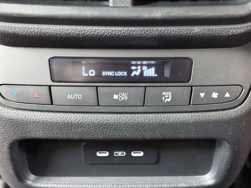 Used 2025 Honda Pilot Touring image 28