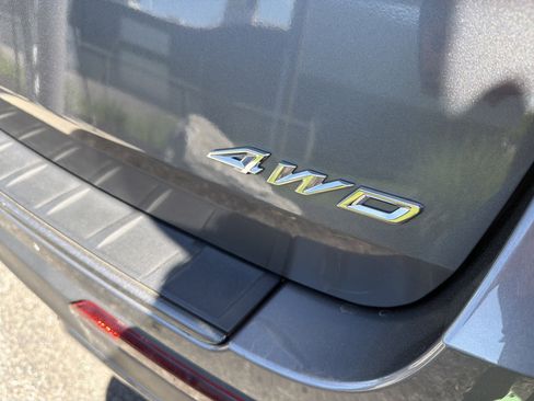 Used 2022 Ford Explorer XLT w/ Equipment Group 202A AWD/4WD image 8