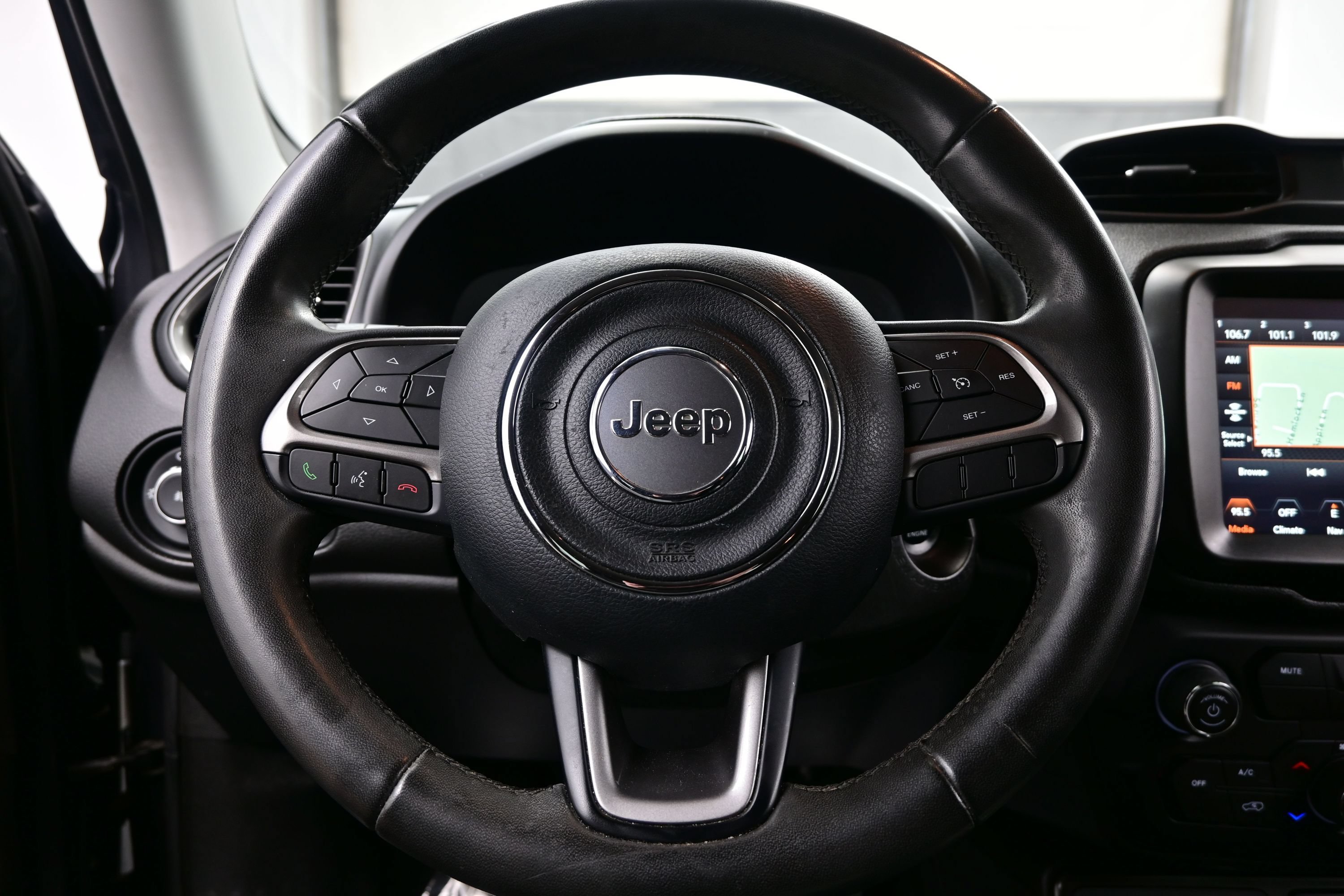 Used 2022 Jeep Renegade Latitude AWD/4WD image 23