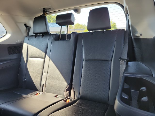Used 2024 Toyota Grand Highlander AWD image 16