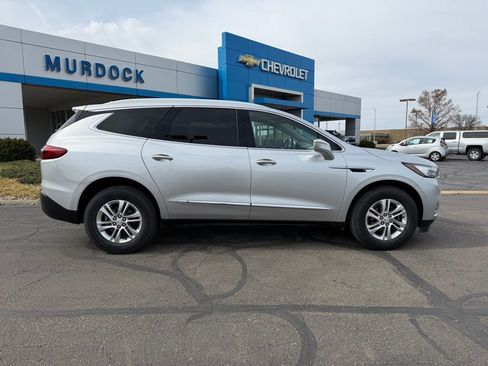 Used 2020 Buick Enclave Essence image 1