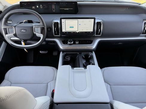 New 2025 Ford Expedition Platinum w/ Driver's Package image 43