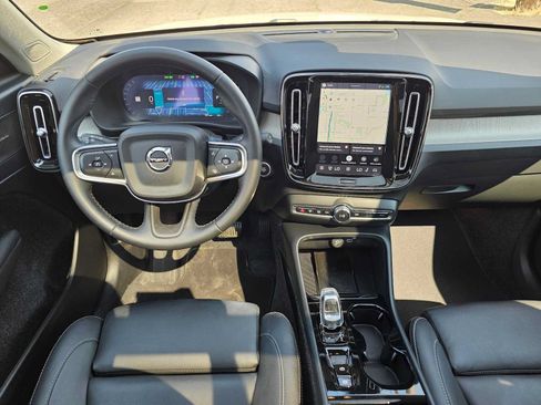 Used 2025 Volvo XC40 B5 Ultra AWD/4WD image 19