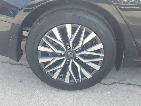 Certified 2023 Nissan Altima 2.5 SV FWD image 11