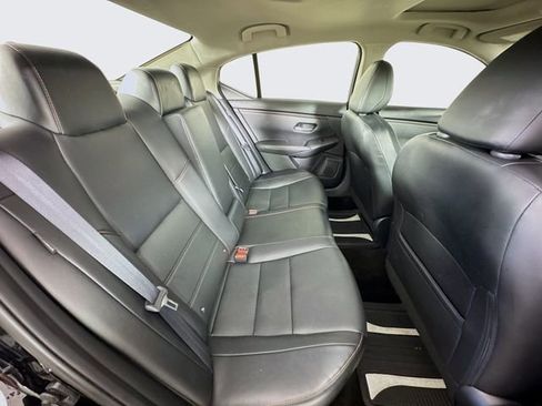 Used 2023 Nissan Sentra SR w/ SR Premium Package image 30