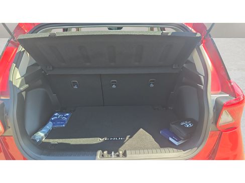 Certified 2024 Hyundai Venue SEL FWD image 9