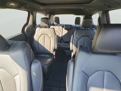 New 2026 Chrysler Pacifica Select image 21