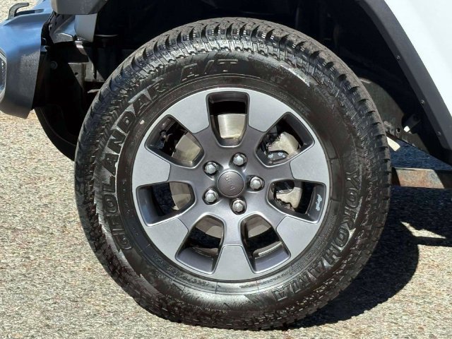 Used 2019 Jeep Wrangler Unlimited Sahara AWD/4WD image 9