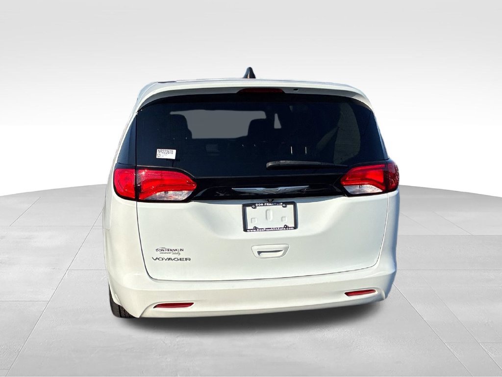 Used 2022 Chrysler Voyager LX FWD image 4