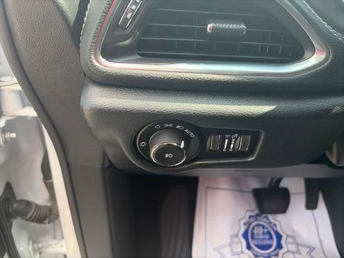 Used 2025 Chrysler Pacifica Limited FWD image 18