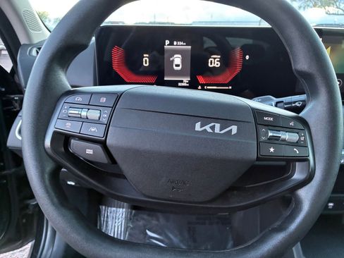 Used 2025 Kia K4 LXS FWD image 27