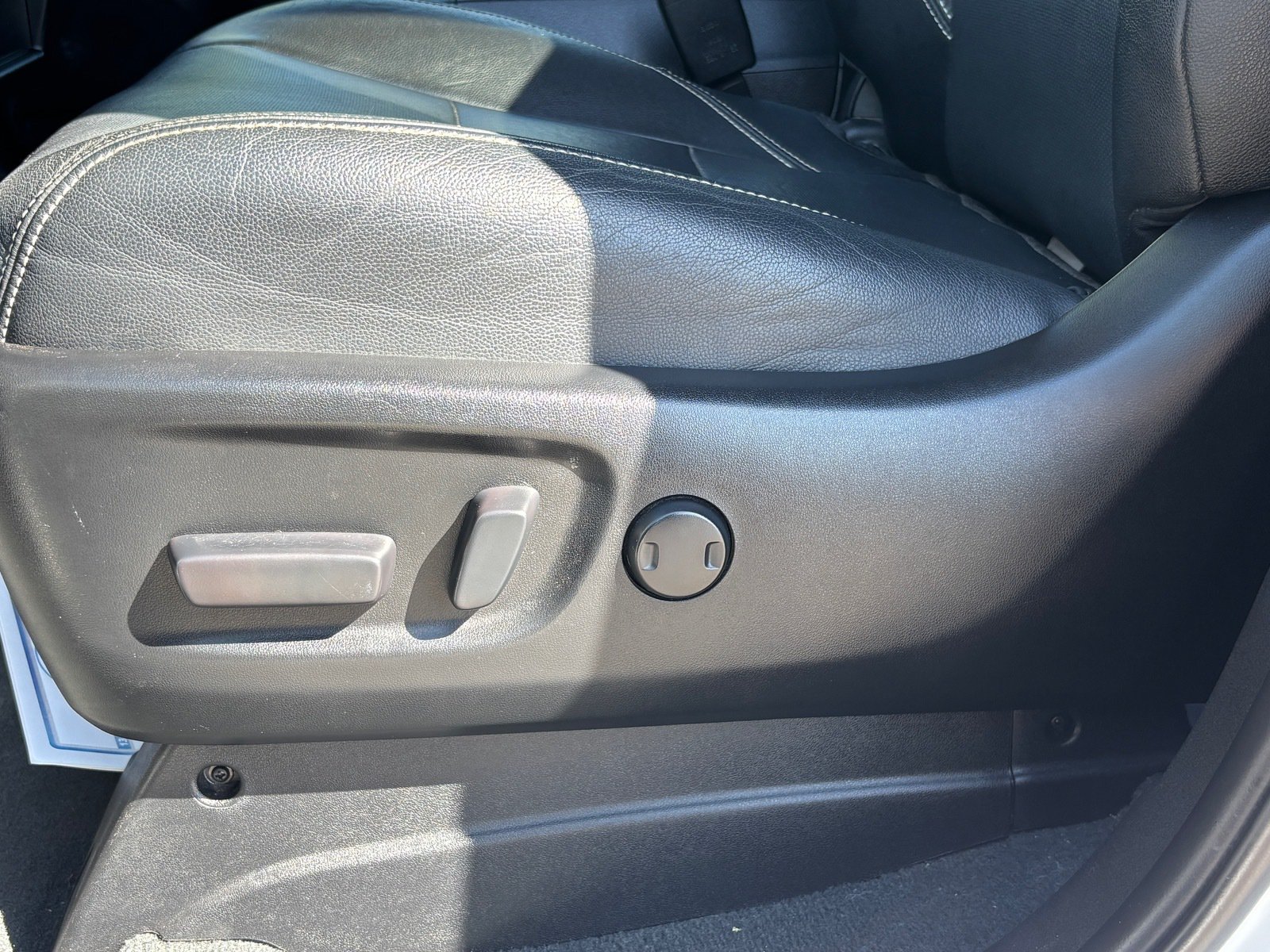 Used 2020 Toyota Sienna SE w/ Carpet Mat Package FWD image 25