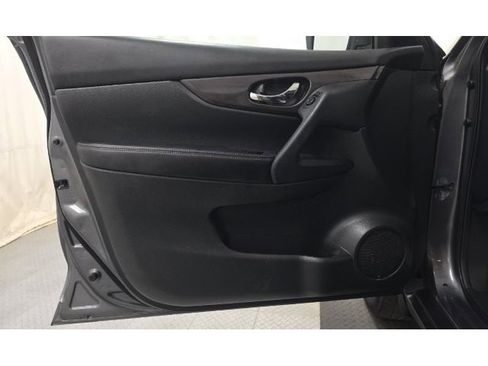 Used 2019 Nissan Rogue SV AWD/4WD image 7