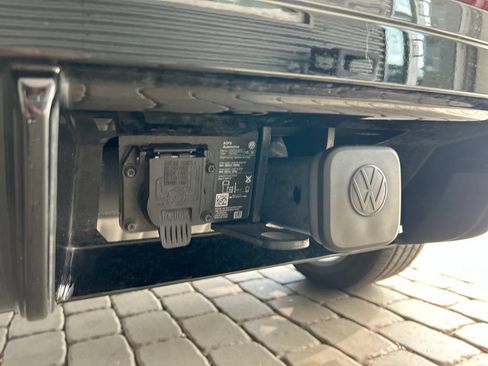 Certified 2025 Volkswagen Atlas Cross Sport SEL Premium R-Line AWD/4WD image 43