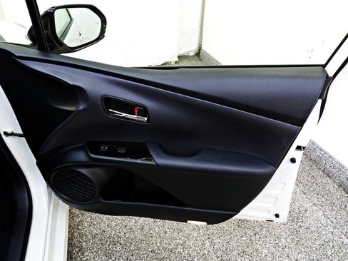 Used 2019 Toyota Prius LE FWD image 11