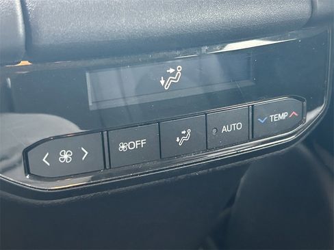 Used 2020 Toyota Highlander XLE image 24