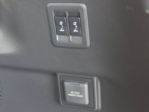 Used 2025 Lexus GX 550 w/ Accessory Package (31) AWD/4WD image 18