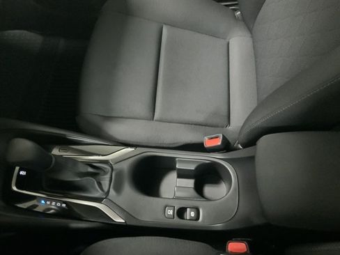 Used 2025 Toyota Corolla LE FWD image 31