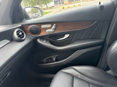 Used 2022 Mercedes-Benz GLC 300 image 3